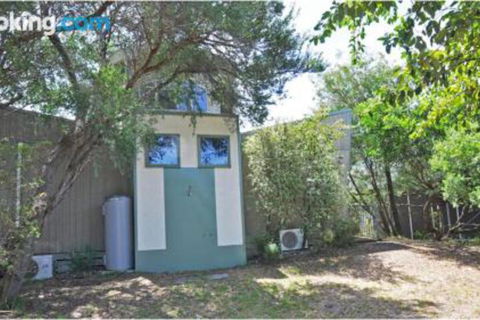 Surf Sounds Free Wifi PET Friendly Surf Side! - Accommodation Rockhampton 6