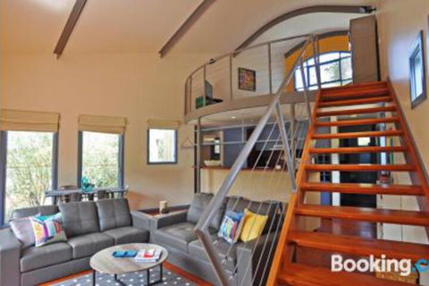 Surf Sounds Free Wifi PET Friendly Surf Side! - Accommodation Rockhampton 3