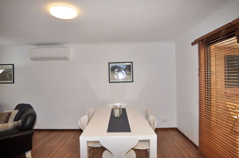 Palm Waters 4 PET Friendly - Accommodation Rockhampton 4