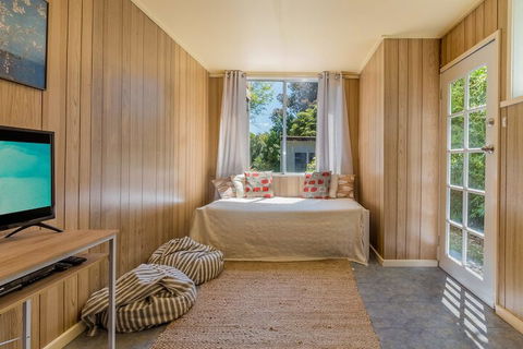 Inverloch Beach HUT Close TO Beach & Shops! - Accommodation Rockhampton 3