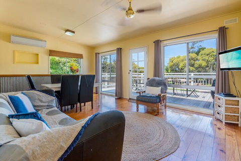 Inverloch Beach HUT Close TO Beach & Shops! - Accommodation Rockhampton 7