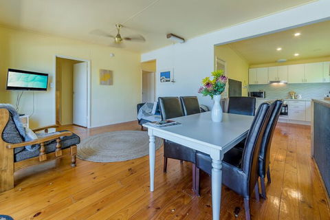 Inverloch Beach HUT Close TO Beach & Shops! - Accommodation Rockhampton 5