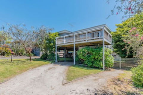Inverloch Beach HUT Close TO Beach & Shops! - Accommodation Rockhampton 0