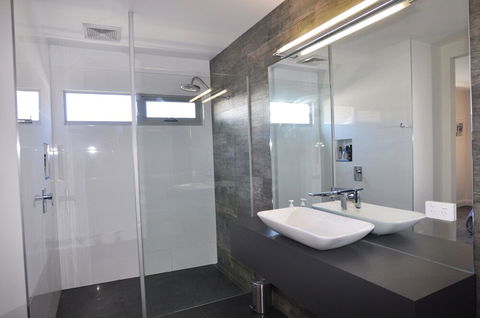 Sunnyside Surf Side - Accommodation Rockhampton 2