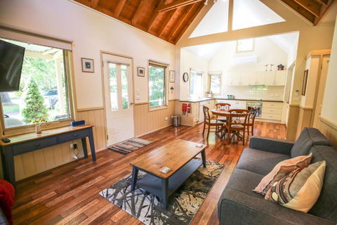 Alpine Arnica Cottage 1 - Accommodation Rockhampton 1