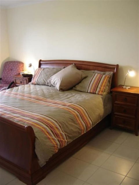 Lantauanan - Accommodation Rockhampton 2