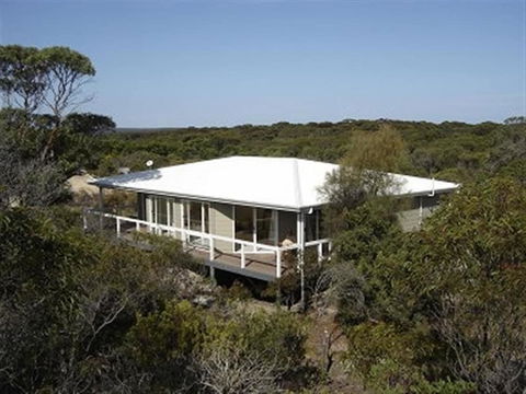 Lantauanan - Accommodation Rockhampton 0