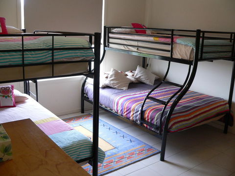 Lantauanan - Accommodation Rockhampton 6