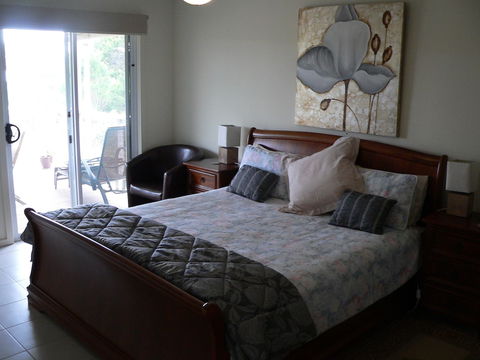 Lantauanan - Accommodation Rockhampton 5