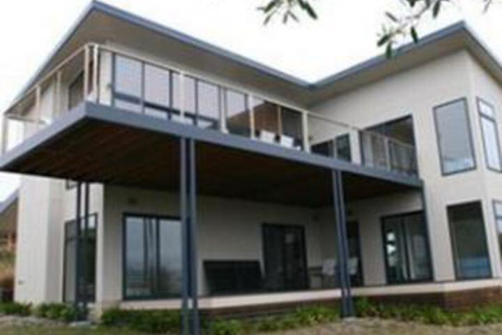 Binalong Bay TAS Accommodation Rockhampton