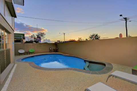 Chalet Motor Inn - Accommodation Rockhampton 5