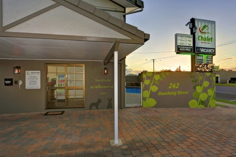Chalet Motor Inn - Accommodation Rockhampton 2