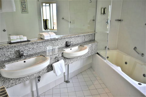 Grand Country Lodge Motel - Accommodation Rockhampton 6