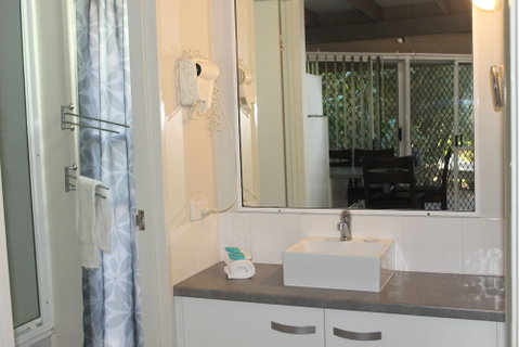 Kellys Beach Resort - Accommodation Rockhampton 3