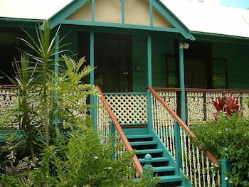 Riviera Bed And Breakfast - Accommodation Rockhampton 0