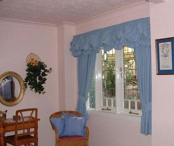 Riviera Bed And Breakfast - Accommodation Rockhampton 6