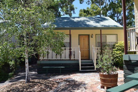 Avoca Cottages - Accommodation Rockhampton 1