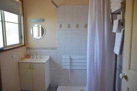 Avoca Cottages - Accommodation Rockhampton 7