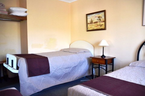 Avoca Cottages - Accommodation Rockhampton 5