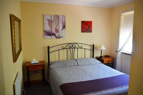 Avoca Cottages - Accommodation Rockhampton 4