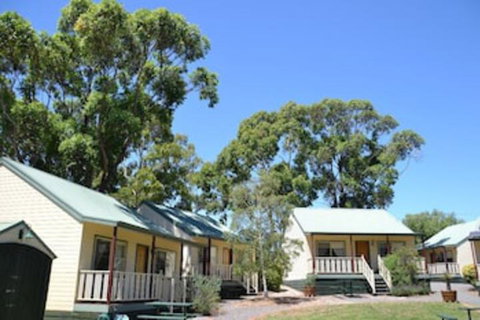 Avoca Cottages - Accommodation Rockhampton 0