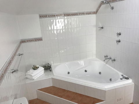 Valley Of The Waters B&B - Accommodation Rockhampton 5