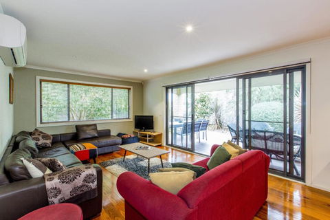 SURFSIDE GETAWAY In PICTURESQUE INVERLOCH - Accommodation Rockhampton 2