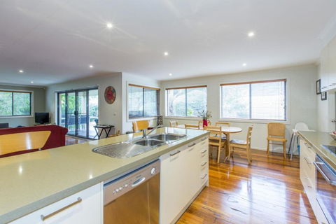 SURFSIDE GETAWAY In PICTURESQUE INVERLOCH - Accommodation Rockhampton 1