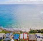 Avalon 4 right across the road from convent beach uninterrupted views - Accommodation Rockhampton