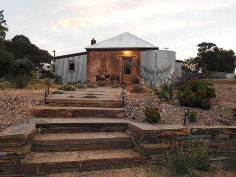 Cooks Cottage - Accommodation Rockhampton 1