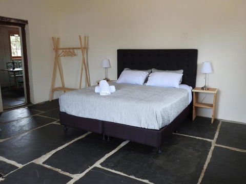 Cooks Cottage - Accommodation Rockhampton 5