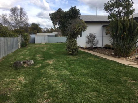 Cosy Country Cottage With AirCon - Accommodation Rockhampton 6