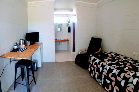 Pentland Hotel Motel - Accommodation Rockhampton 2