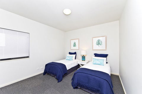 Sails On The Beachfront Exclusive Seaside Home - Accommodation Rockhampton 7