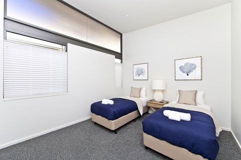 Sails On The Beachfront Exclusive Seaside Home - Accommodation Rockhampton 5