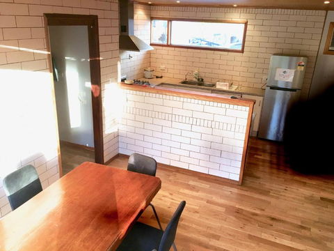 Romantic Getaway With Spa & Wifi Pet Friendly - Accommodation Rockhampton 1