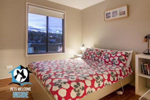 Almost New + Sea & Lake Views - Accommodation Rockhampton 4
