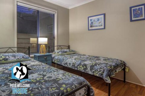 Almost New + Sea & Lake Views - Accommodation Rockhampton 6