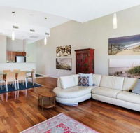 Breath Taking Waterfront - Accommodation Rockhampton