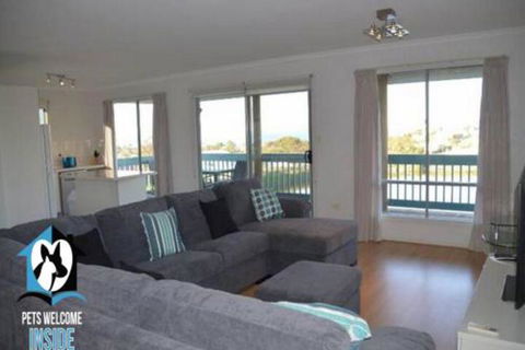 Beautiful Sea & Lake - Accommodation Rockhampton 6