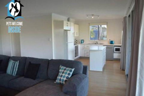 Beautiful Sea & Lake - Accommodation Rockhampton 5