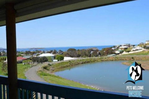Beautiful Sea & Lake - Accommodation Rockhampton 1