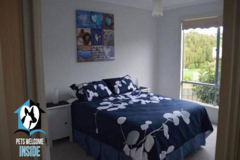 Beautiful Sea & Lake - Accommodation Rockhampton 2