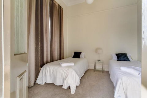 The Managers Residence - Accommodation Rockhampton 2