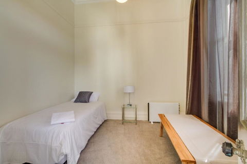 The Managers Residence - Accommodation Rockhampton 7