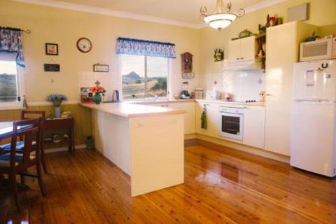 Milford Country Cottages - Accommodation Rockhampton 4