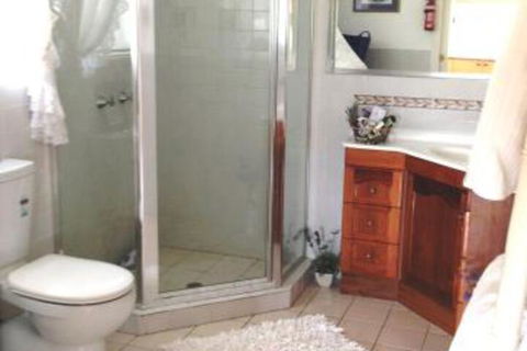Milford Country Cottages - Accommodation Rockhampton 5