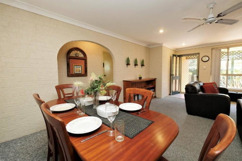 ACACIA WEEKLY ONLY - Accommodation Rockhampton 2