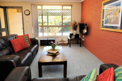 ACACIA WEEKLY ONLY - Accommodation Rockhampton 1
