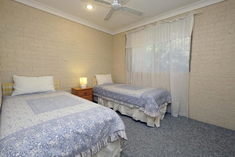 ACACIA WEEKLY ONLY - Accommodation Rockhampton 4